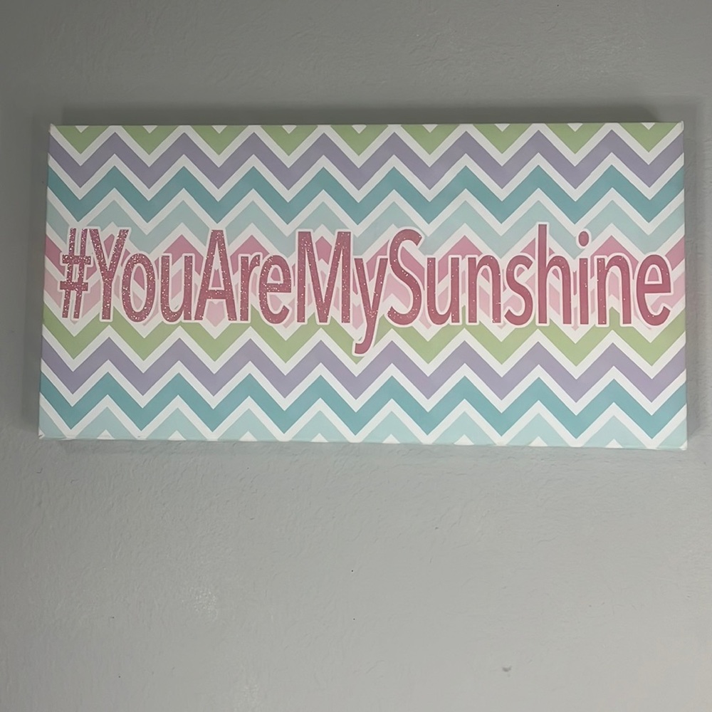 Cute canvas decor !